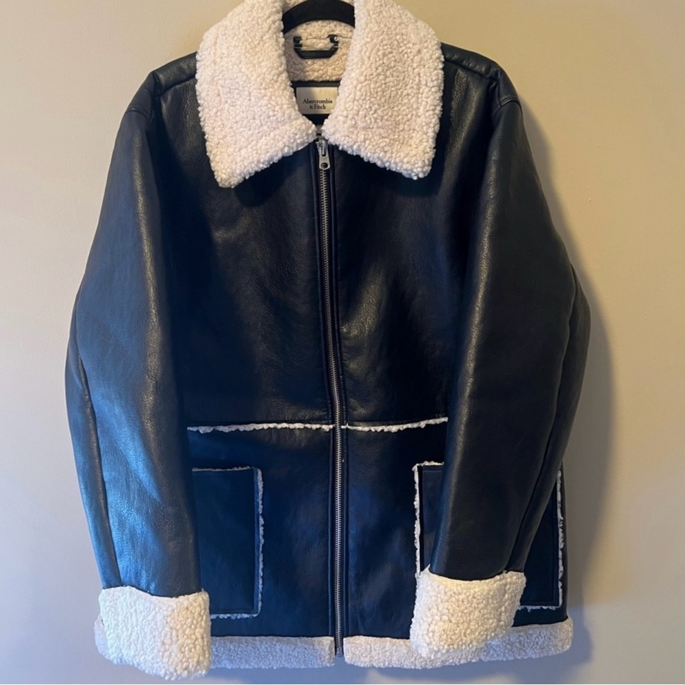 Abercrombie & Fitch Black Teddy Jacket with Cream Accents - Picture 7 of 10